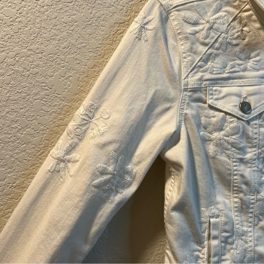 Women’s Pilcro & the letterpress white denim floral embroidered cropped jacket - Picture 4 of 7